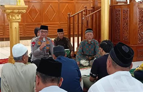 Hadiri Safari Jumat Di Masjid Agung Kulonprogo Kapolda Diy Dengar