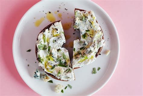 11 Clever Ways To Turn Plain Cream Cheese Into A Flavored Schmear