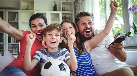 Ver el fútbol en casa un lujo no al alcance de todos