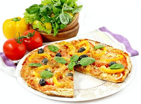 Image Food Pizza Tomatoes Basil Plate Bell Pepper