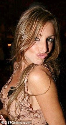 Tiger Woods Tracked Down At Sex Addict Clinic Daily Mail Online