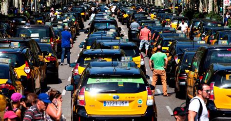 Los taxistas mantienen la huelga a la par que el cierre de la Gran Vía