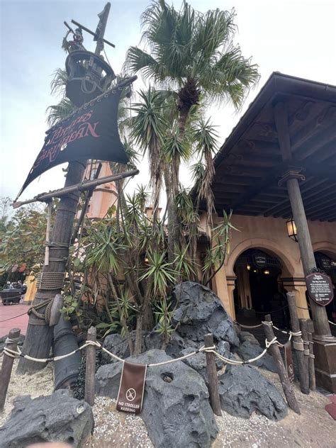 Pirates of the Caribbean Ride at Magic Kingdom at Walt Disney World in ...