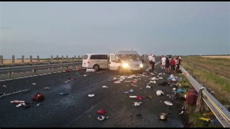 Dou Microbuze S Au Ciocnit Pe Autostrada A Persoane Au Fost