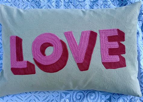 LOVE PILLOW | DOMUS