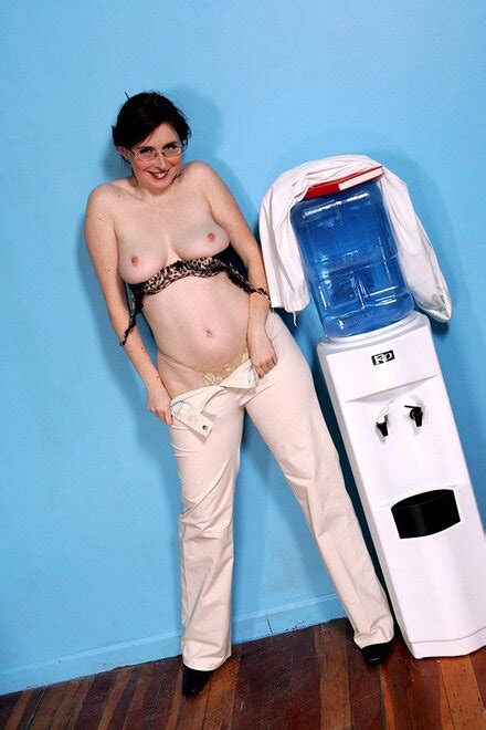 Ellinude ElliNude LabTech L Porn Pic