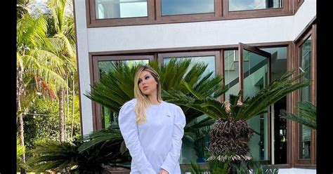 Vestido De Virg Nia Fonseca Em Ensaio Deixa Lingerie E Barriga De Gravidez Mostra Purepeople