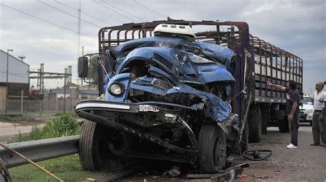 Murió un camionero tras una triple colisión en Circunvalación