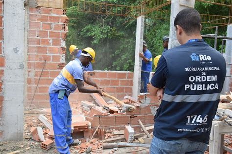 Secretaria de Ordem Pública realiza demolição de construções