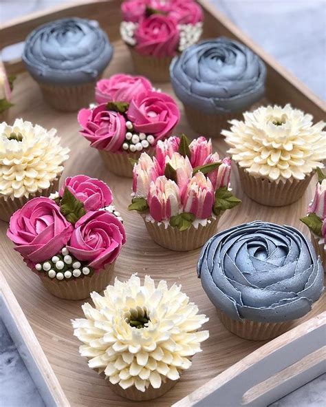 I Can Teach You How To Make These Gorgeous Buttercream Blooms I Offer