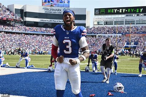 Damar Hamlin Is Back Buffalo Bills Star Suits Up And Prays With His