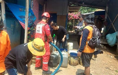 PMI Kabupaten Bekasi Salurkan Belasan Ribu Air Bersih Untuk Warga