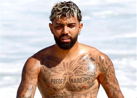 Gabigol Foi A Praia Hoje Corre Aqui Que Ele Merece