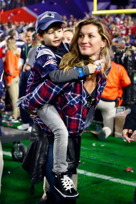 Photos of Tom Brady and Gisele at the Super Bowl - Business Insider