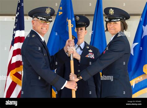 U S Air Force Academy Le Colonel Jacqueline Breeden Sortant United