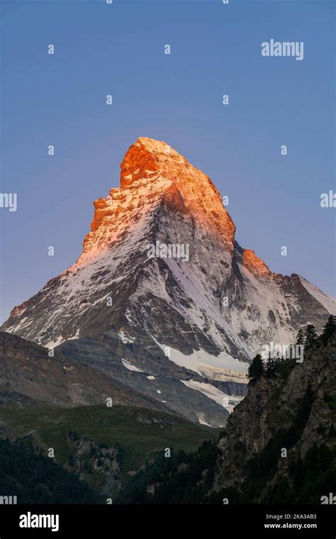 Scenic view of Matterhorn at sunrise Stock Photo - Alamy