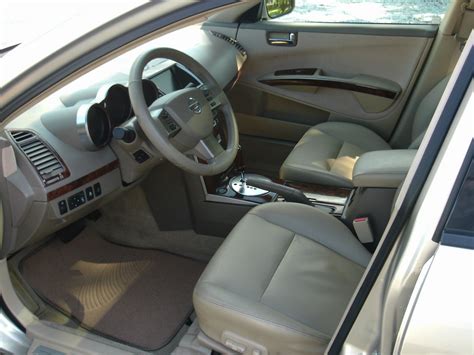 2006 Nissan maxima interior