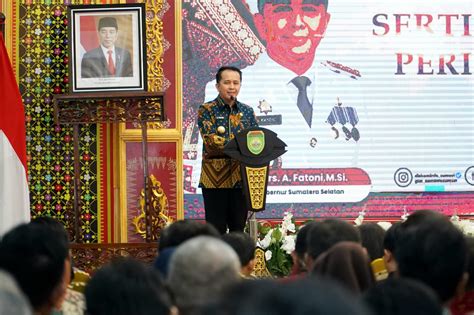 Pj Gubernur Agus Fatoni Serahkan Sertifikat Proper Bagi Bumn Dan