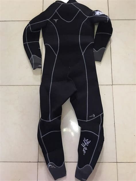 Mares Pioneer Wetsuit for women 5mm With hood, Sports Equipment, Sports ...