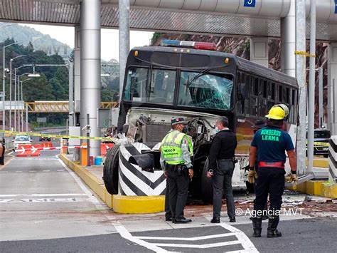 Se Accidenta Camión De La Policía Estatal Sobre Autopista