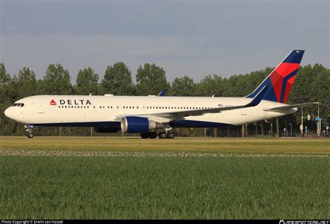 N Dz Delta Air Lines Boeing Er Wl Photo By Erwin Van Hassel