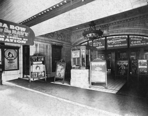 22 Old Movie Theater Pictures That Are Haunting And Beautiful Theatre