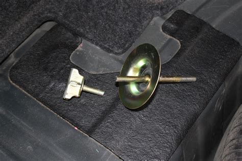 Крепление запаски — Nissan Almera Classic (B10), 1,6 л, 2007 года ...