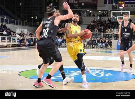 Baloncesto Dolomiti Hi Res Stock Photography And Images Alamy