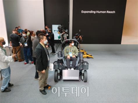 Ces 2022 춤추고 자유자재 이동까지로봇이 가득 채운 현대차 부스 이투데이