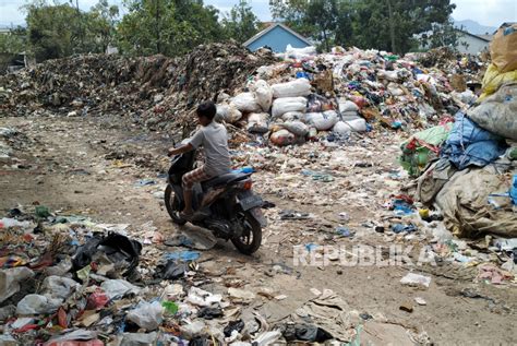 Sampah Menggunung Di Pasar Induk Gedebage Republika Online