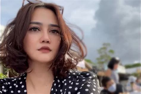 Siapa Citra Kresna Berikut Potret Seksi Istri Kedua Ricky Subagja Yang