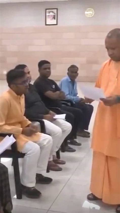 सीएम योगी ने जनता की समस्या सुनी Cm Yogi Abp Shorts Cm Yogi