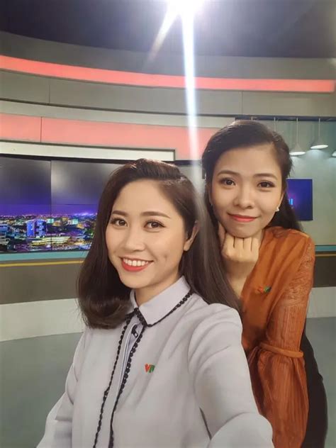 VTV Awards 2020 Tuấn Tú lần đầu tiên tranh giải Dẫn chương trình ấn tượng cùng dàn MC hot của VTV