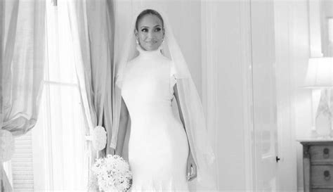 Jennifer Lopez Compartilha Fotos Dos Vestidos Que Usou Na Cerim Nia De