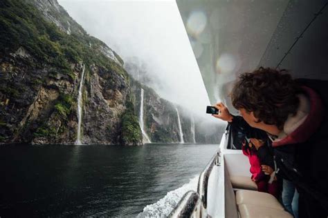 Milford Sound Panorama Bootsfahrt Mit Glasdach Katamaran GetYourGuide