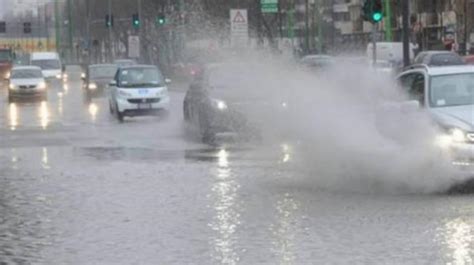 Cronaca Meteo Maltempo Al Nord Disagi E Allagamenti Neve Sulle Alpi