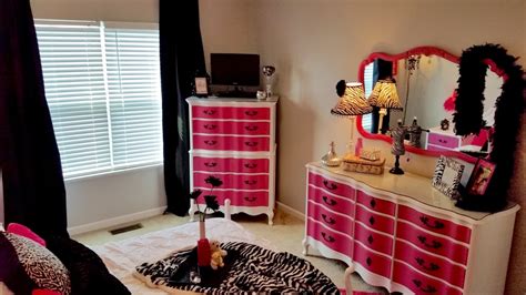 GROWING INTO A HOT PINK BEDROOM - Decor Designs, Inc.