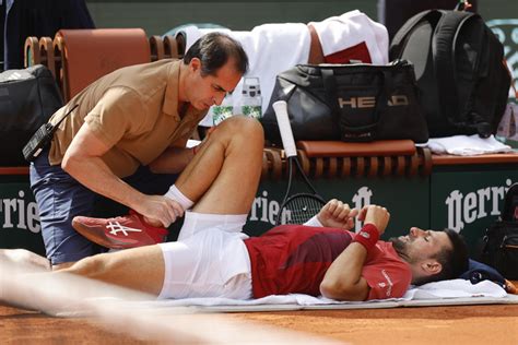 Novak Djokovic se retira del Abierto de Francia por lesión de rodilla y