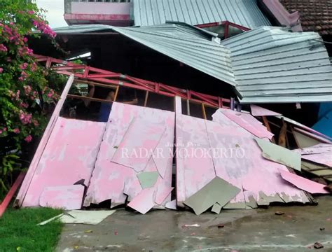 Tiga Dusun Diterpa Angin Kencang Puluhan Rumah Di Desa Wojowono