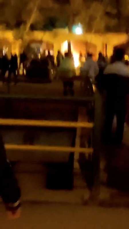 Manifestanti Iraniani Incendiano La Casa Dell Imam Khomenei Dago