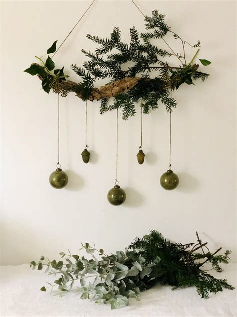 How To Make Four Easy Natural Christmas Decorations Christmas Booth