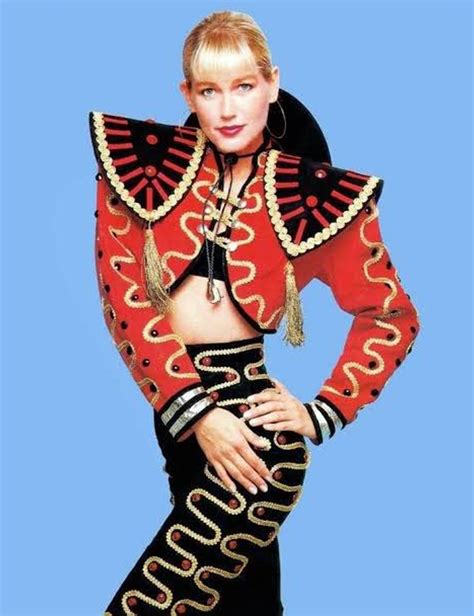 Estilo e Nostalgia Looks icônicos da XUXA para usar hoje