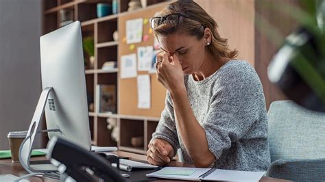 5 Signs Of Burnout At Work That You Should Take Seriously