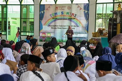 1348 Santri Dan Ustadz Ikuti Pawai Dan Temu Santri TKA TPA Se Kapanewon