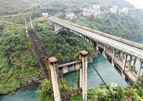 中国贵州桥梁传奇：独车通行的铁索桥已成历史 中国桥梁档案 行业风采、路桥潮流、业内精英、世界名桥 中国桥梁网