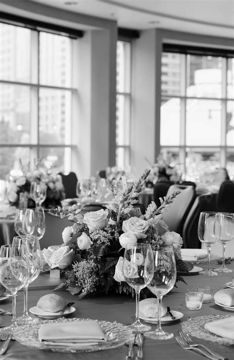 Renaissance Chicago Downtown Hotel Wedding Venue | Modern Downtown