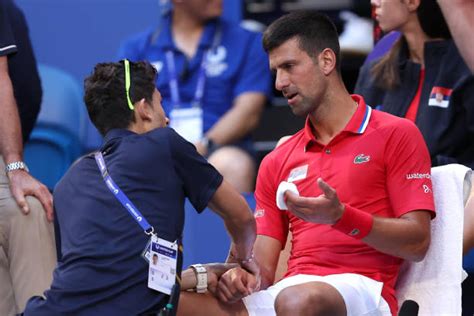 La gêne de Novak Djokovic au poignet empire et déclenche les alarmes