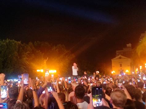 Milazzo Clementino Rapper Della Gente Un Live Da Brividi In Marina