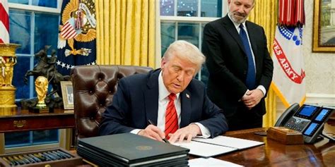 Trump Firma Decreto Para Imponer Aranceles Del A Las Importaciones