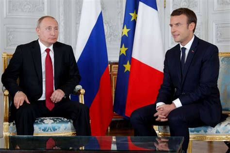 Macron Accueille Poutine Au Château De Versailles Pour Leur Première